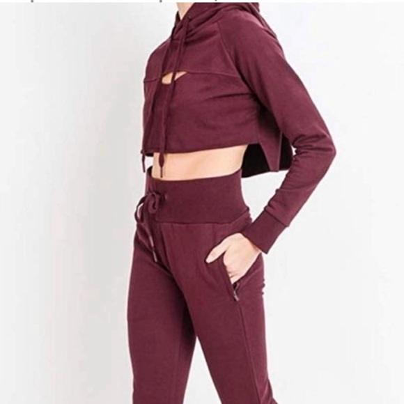 Mono B Peekaboo cropped hoodie~ - Picture 3 of 5